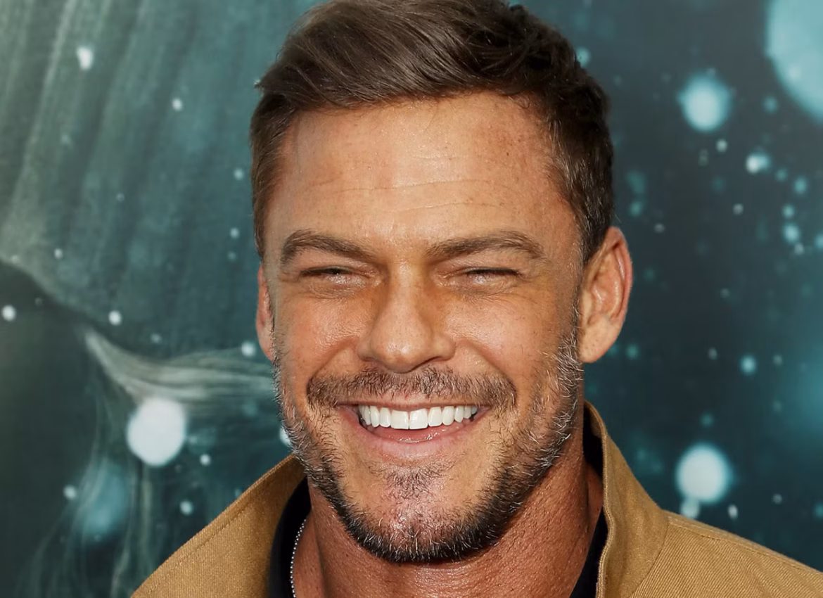 Alan Ritchson DC
